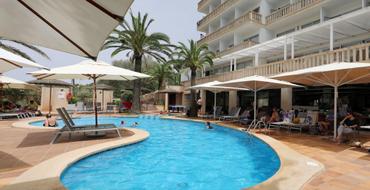 Hotel Apartamentos Cala Santanyí | Cala Santanyí-Mallorca | EXCLUSIVE ADVANTAGES! | POOL- TERRACE