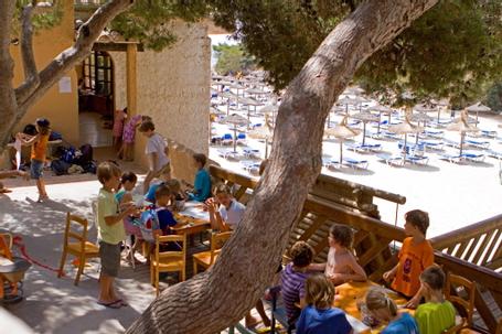Hotel Apartamentos Cala Santanyí | Cala Santanyí-Mallorca | 1 monitor cada 10 niños